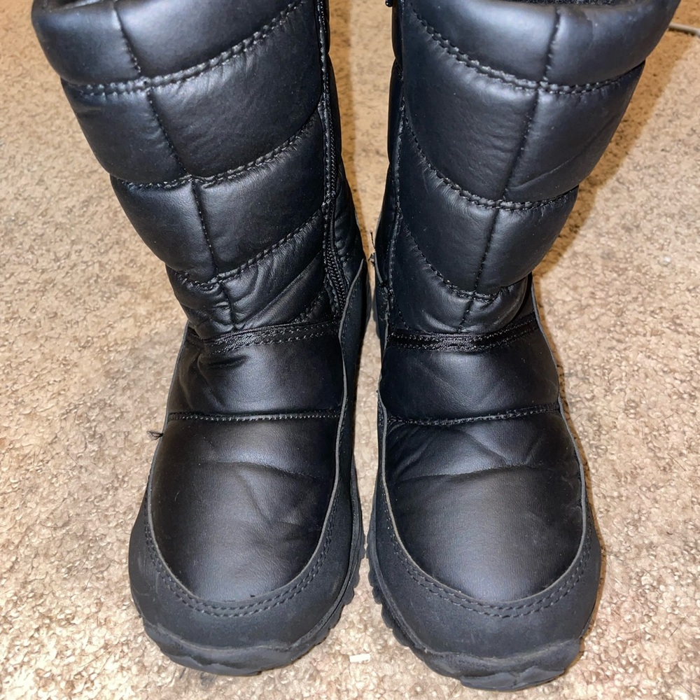 Youth boys black Magellan outdoors snow boots size 3 fleece lining mid calf